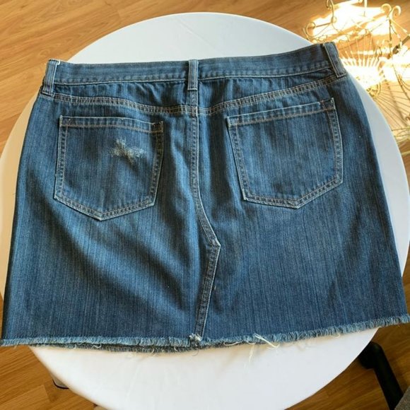 Vintage Old Navy Distressed Fringed Denim Jean Mini Skirt Size 12 LG Boho Y2K - Picture 5 of 10